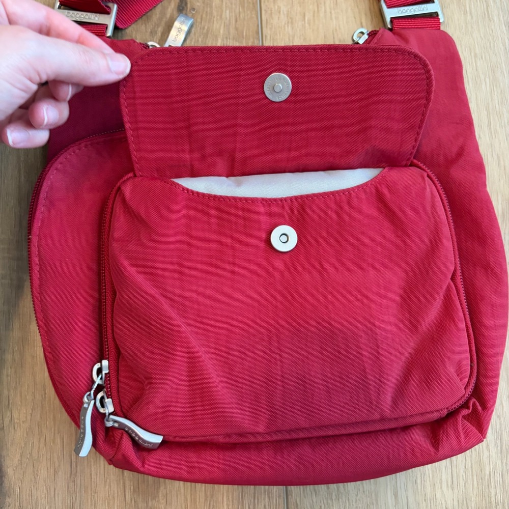 Baggallini Criss Cross Crossbody Bag Red Nylon Travel Purse Multi-Pocket - Picture 2 of 7